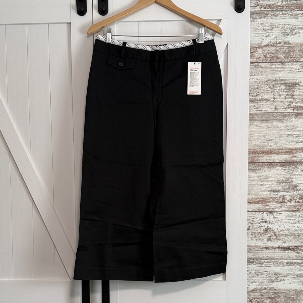 NWT - Express Correspondent Crop in cotton sateen